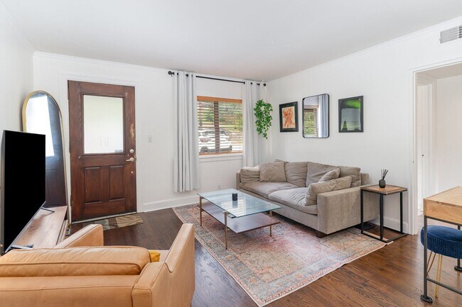 Building Photo - Charming Condo in Walkable Hillsboro Village