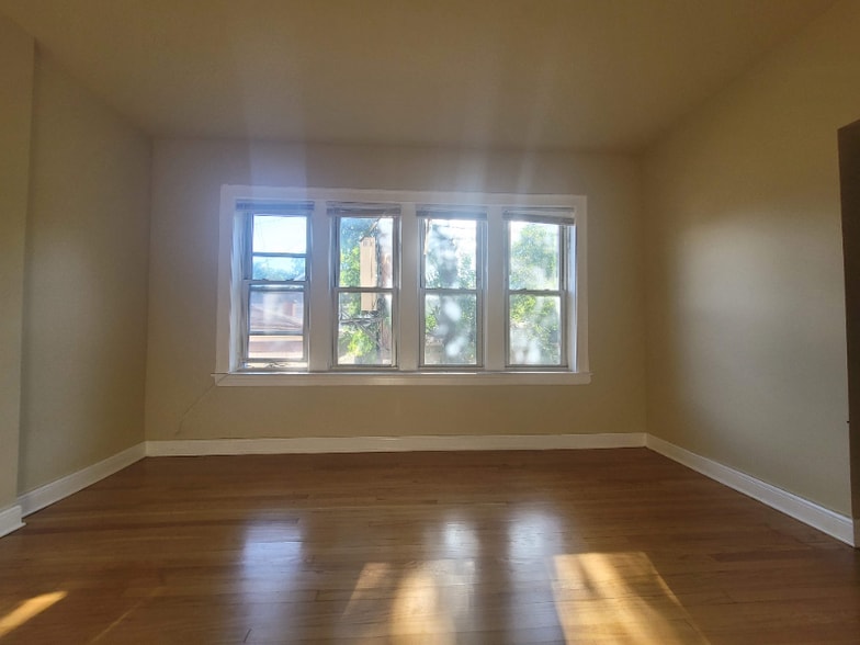 Building Photo - 1645 W 80th St