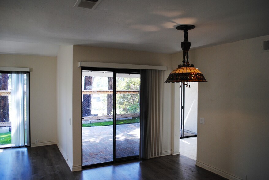 Building Photo - 5821 Portobelo Ct