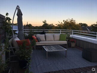 Building Photo - AMAZING LOCATION 2 Bed 2 Bath Condo In The...