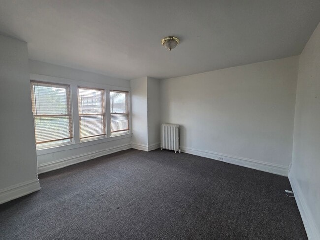 Building Photo - move in ready 3 bedroom 1 bath