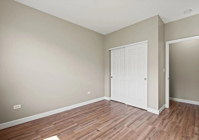 Building Photo - 2568 Golf Ridge Cir