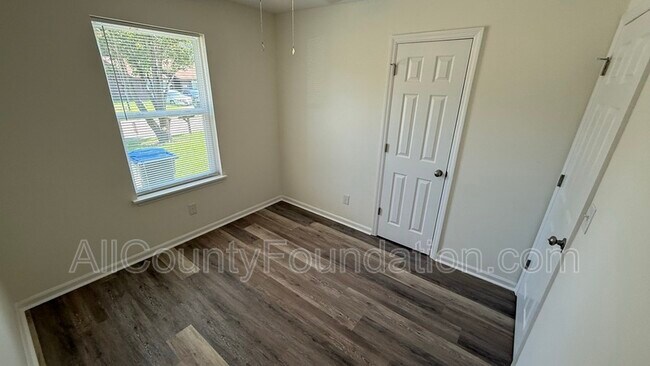 Building Photo - 123 Woodduck Dr