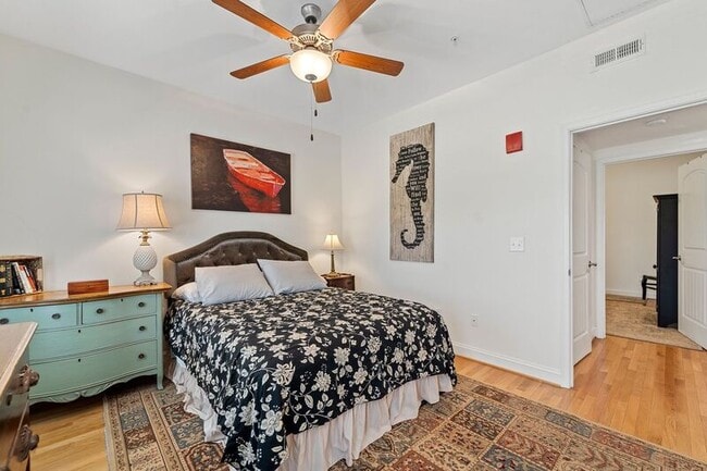 Building Photo - 11905 Centre St