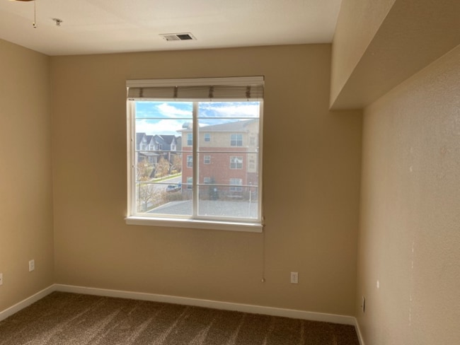Building Photo - Beautiful 2BD/2BA Condo with Garage in Parkhill