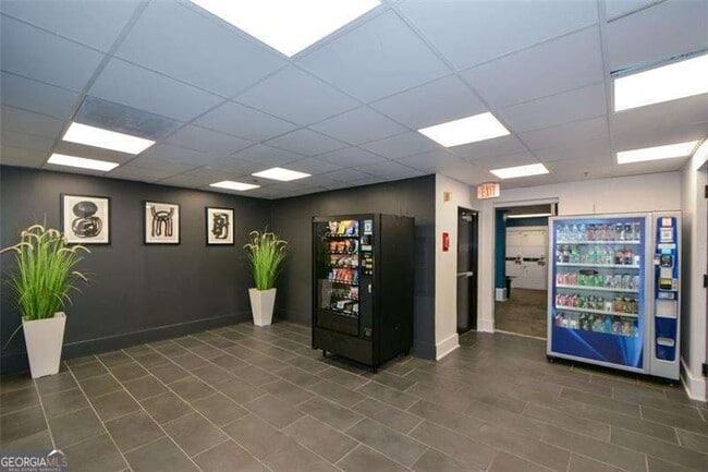 Building Photo - 620 Peachtree St NE