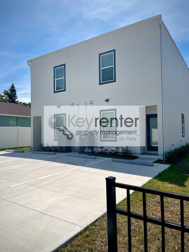 Building Photo - 2703 N 24th St