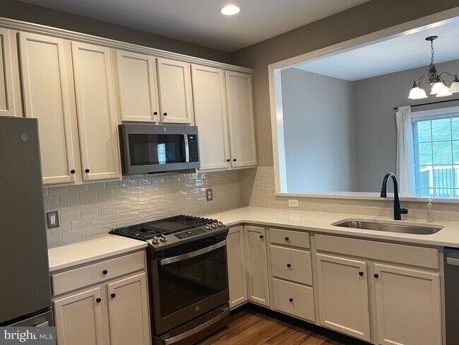 Building Photo - 296 N Caldwell Cir