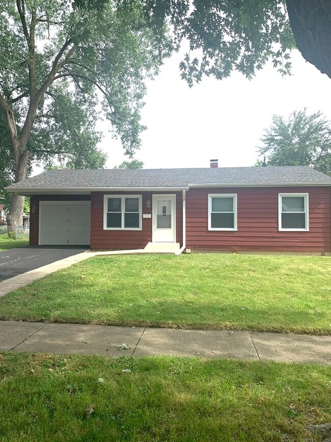 Primary Photo - 1672 Evergreen Ave