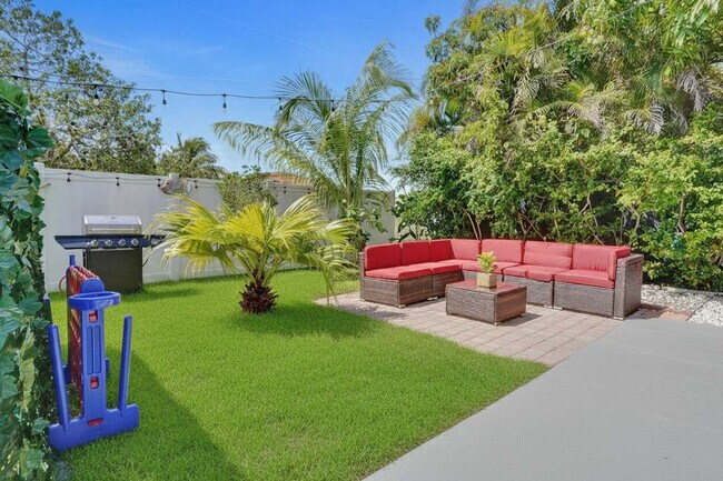 Building Photo - 712 SW 7th Terrace