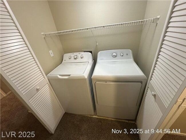 Building Photo - BRIGHT 2ND FLOOR UNIT IN SOUTHEAST GATED C...