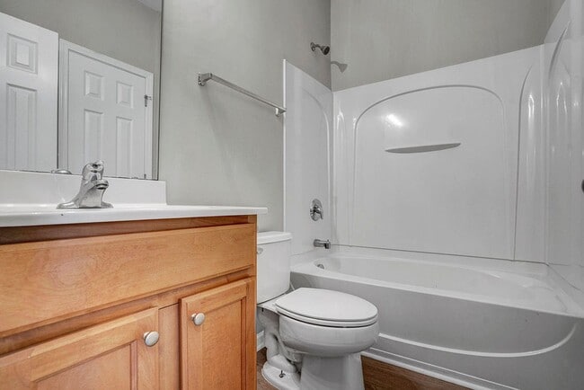 Building Photo - BEAUTIFUL TOWNHOUSE -COMMUNITY POOL-$500 OFF FIRST MONTH'S RENT!!