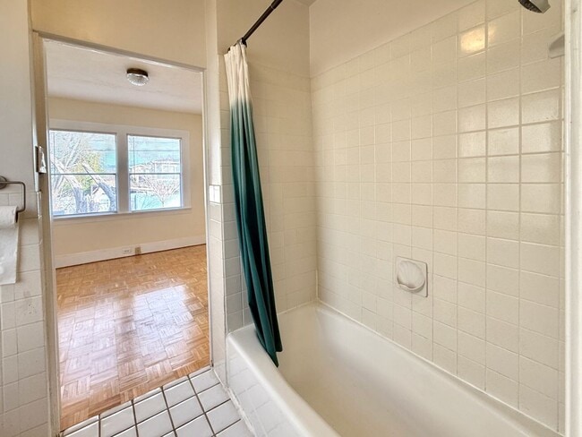 Building Photo - Cozy 2+bdrm/1 bath home w/a huge basement, washer/dryer, & off street pkg, space in the heart of ...