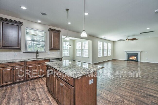 Building Photo - 201 Bigleaf Ct