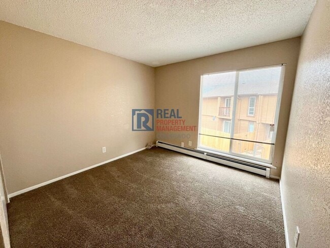 Building Photo - 4340 Loomis Ave