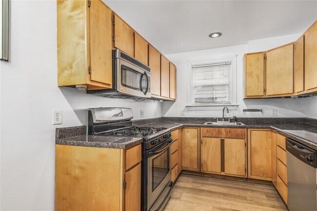 Building Photo - 1614 Ave N Ursuline St