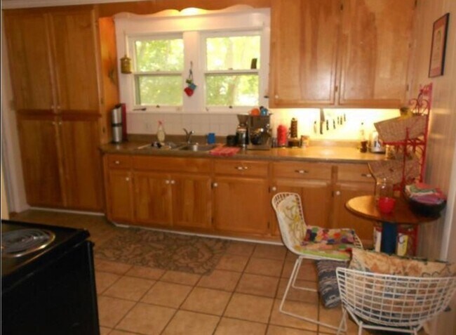 Building Photo - 2 BED 1 BATH WOODBINE COTTAGE