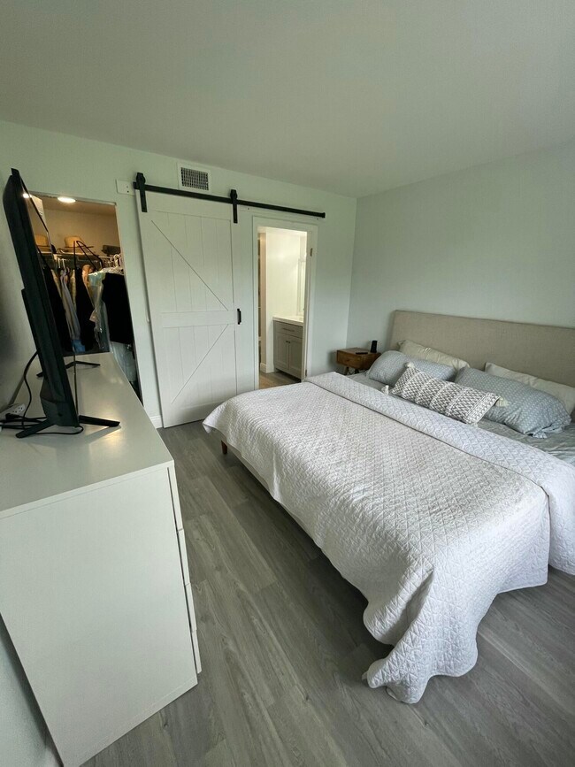 Building Photo - 7101 Golf Colony Ct