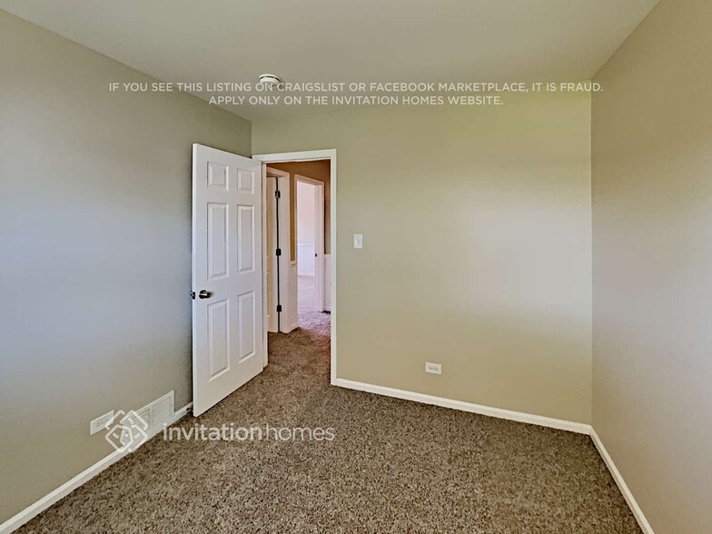 Building Photo - 15105 Long Ave