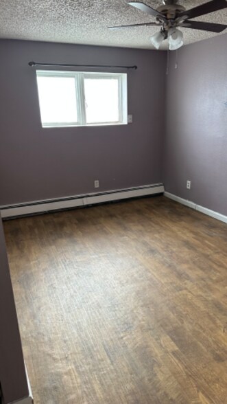 Primary Photo - 639 10th Ave