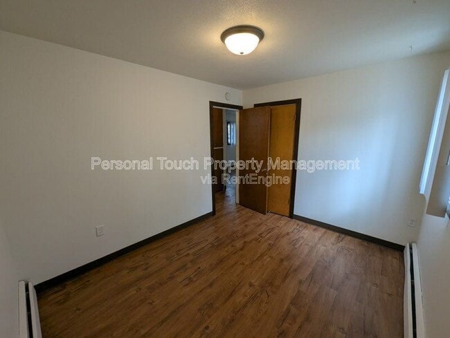 Building Photo - 541 2nd St N