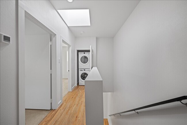 Building Photo - 1715 Bennett Ave