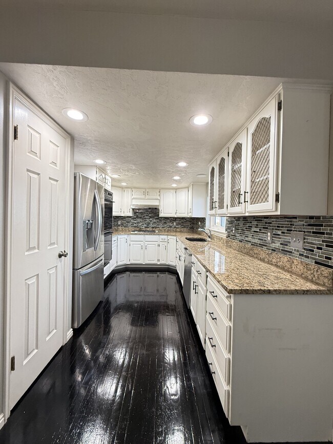 Building Photo - 3408 S Huntington Dr