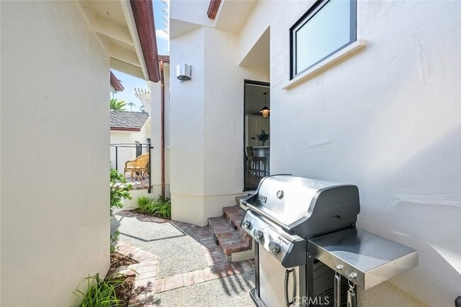 Building Photo - 358 Cliff Dr