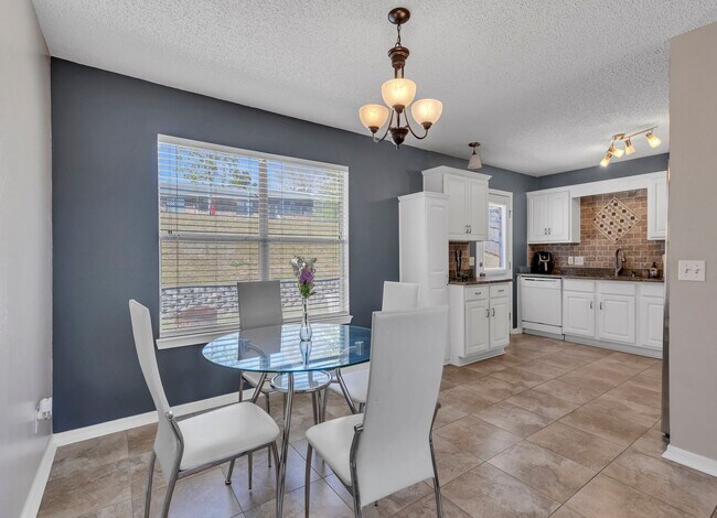 Building Photo - Renovated 3BR/2BA All-Brick Home | South C...
