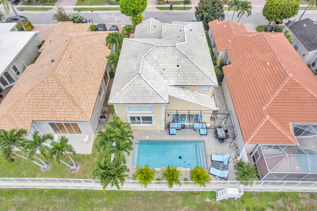 Building Photo - 6362 Brava Way