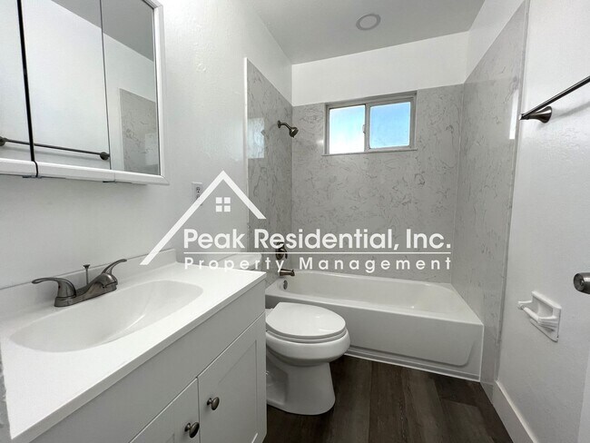 Building Photo - Updated 2bd/1ba Carmichael Duplex with Garage