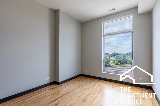 Building Photo - 2348 N Lister Ave