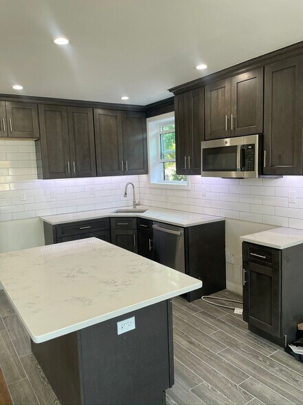 Primary Photo - 2337 38th St