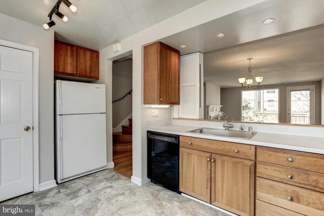 Building Photo - 2531 Queen Annes Ln NW