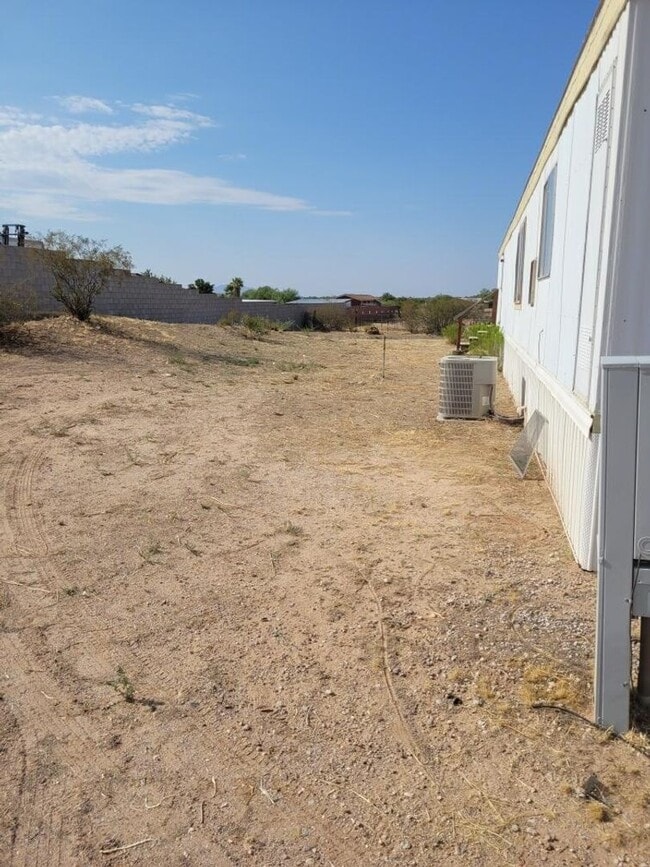 Building Photo - 3 Bed 2 Bath
