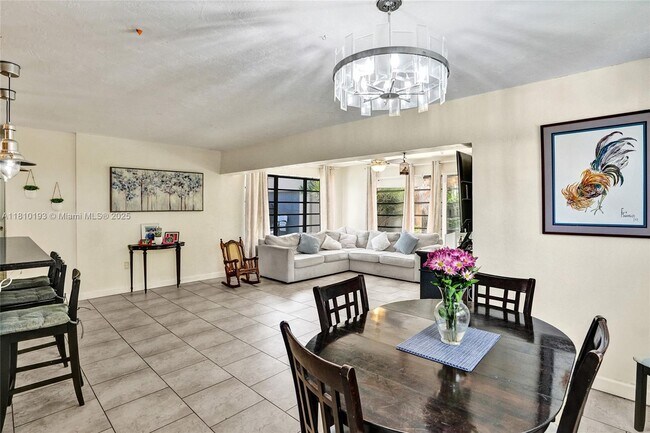 Building Photo - 9910 Bahama Dr