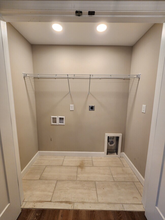 Building Photo - 1405 Brk Hl Dr