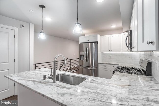 Building Photo - 2202 Christian St