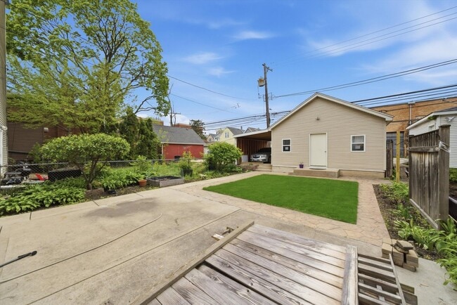 Building Photo - 3730 N Troy St