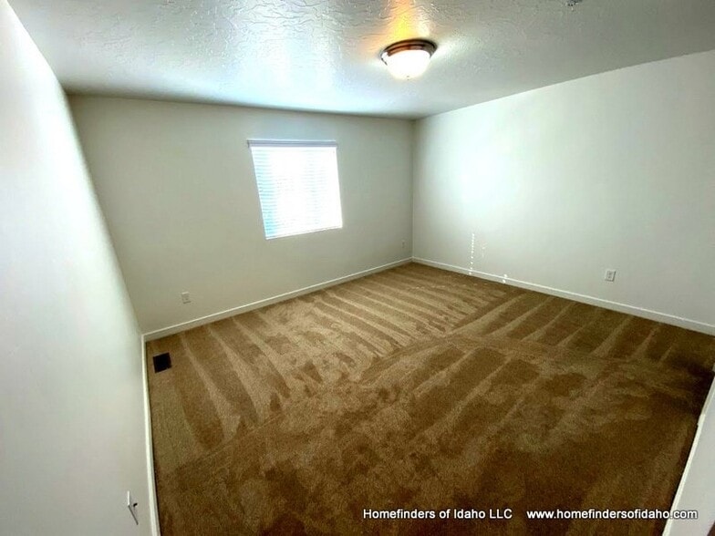 Building Photo - 3710 N Centrepoint Way