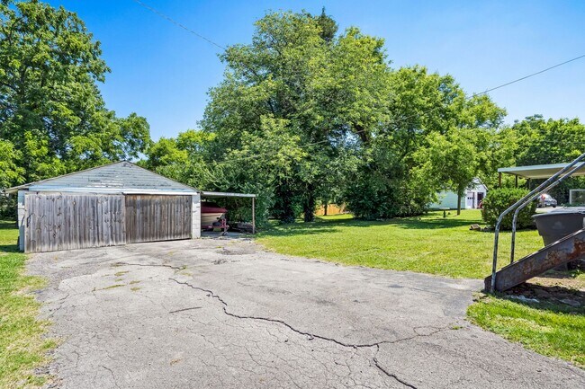 Building Photo - 2216-2218 Castleman Dr