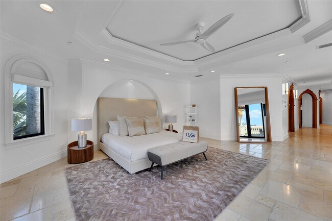 Building Photo - 1011 Rhodes Villa Ave