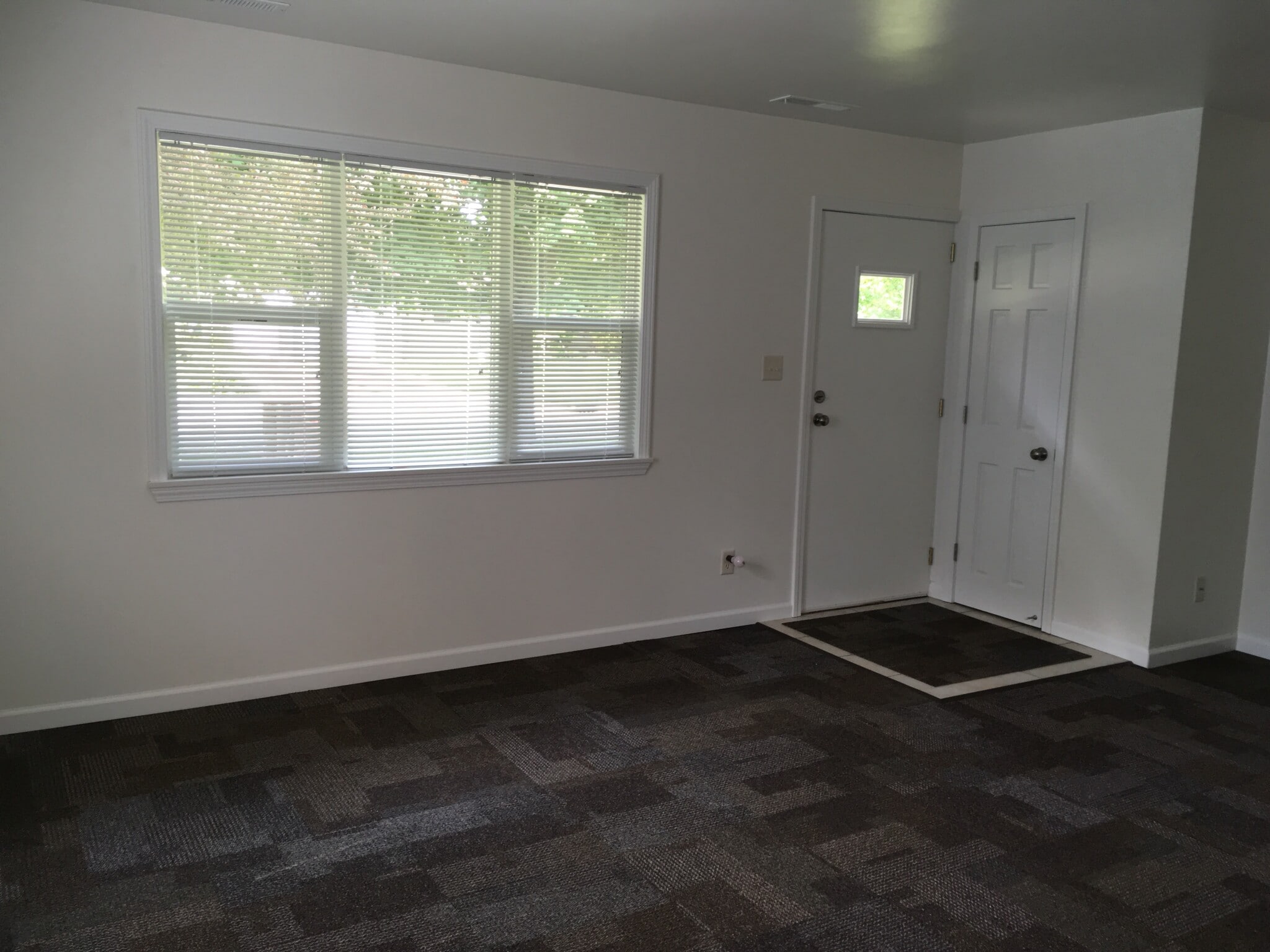 Living Room NE View - 920 Spruce Street