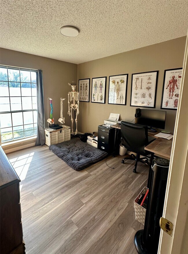 Building Photo - 1005 Waverly Dr