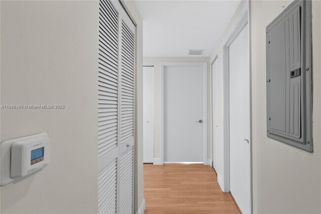 Building Photo - 3180 SW 22nd Terrace