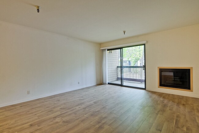 Building Photo - 2-bedroom, 2-bathroom condo in Awesome Mou...