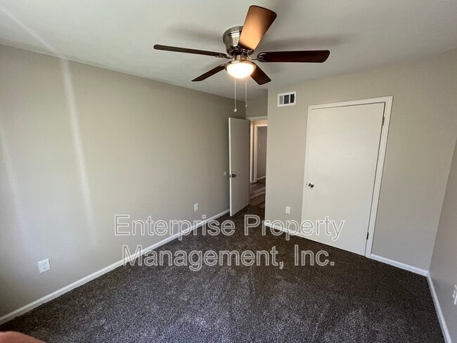 Building Photo - 1343 Dove St