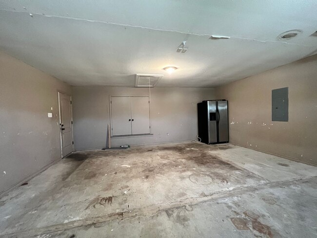 Building Photo - Temple West Gem!