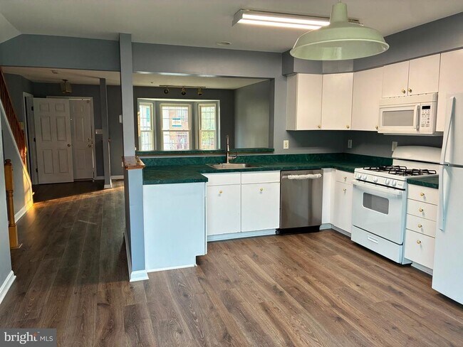 Building Photo - 746 Villager Cir