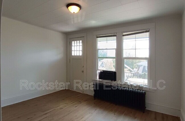 Building Photo - 1524 W Gardner Ave